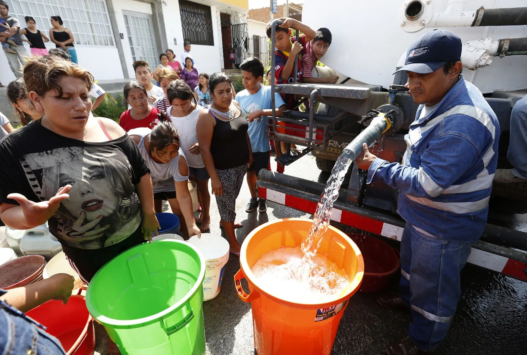 El acceso a los servicios de agua y saneamiento: Una agenda pendiente