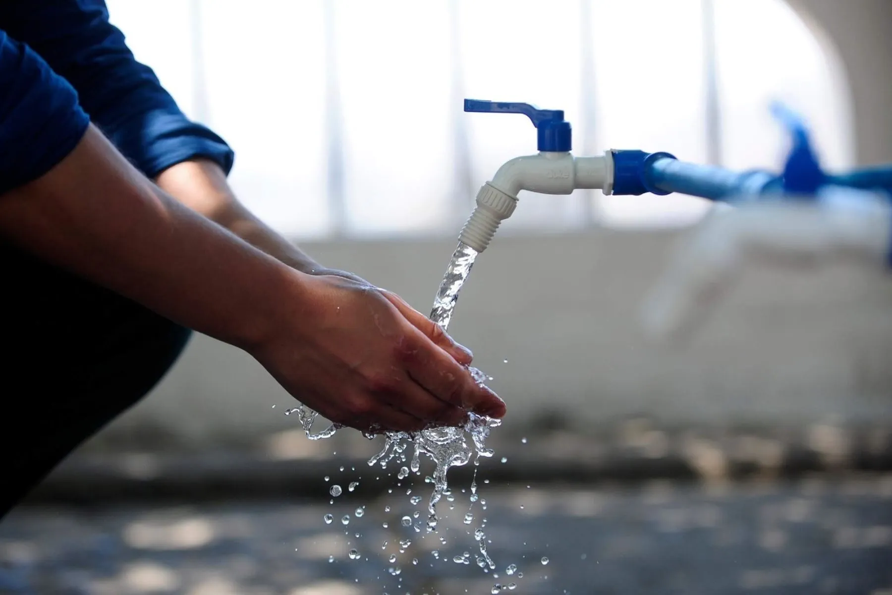 Solo 48% de hogares urbanos recibe agua todo el día